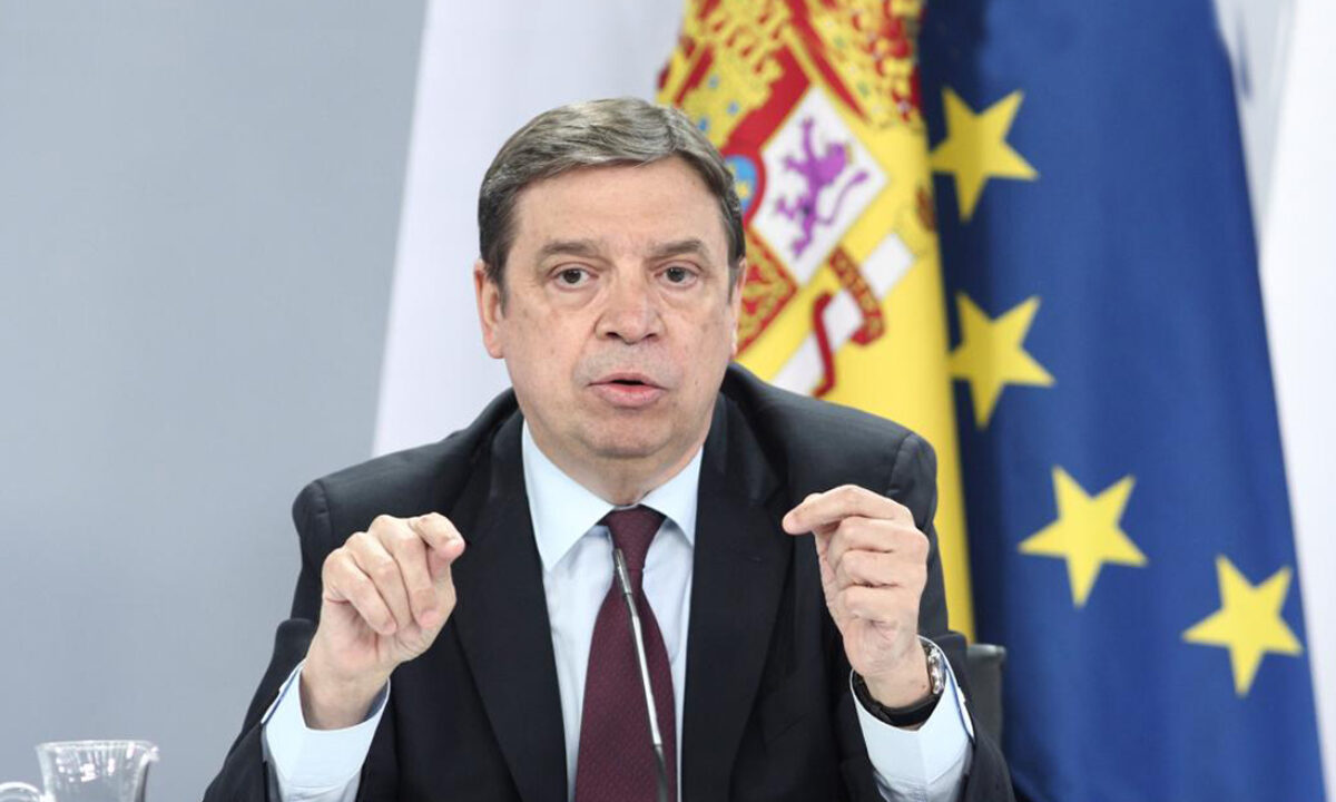 وزير الفلاحة الإسباني يرد على اتهامات الحزب الشعبي بشأن المنتجات المغربية ويؤكد صرامة الرقابة الأوروبية عبر الحدود