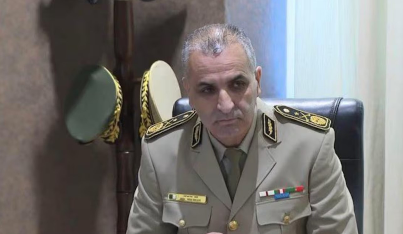  لوموند: مطاردة شملت تفتيش المركبات ونشر حواجز عسكرية ومروحيات في العاصمة الجزائرية بعد فرار الجنرال "ناصر الجن" من الإقامة الجبرية نحو إسبانيا  