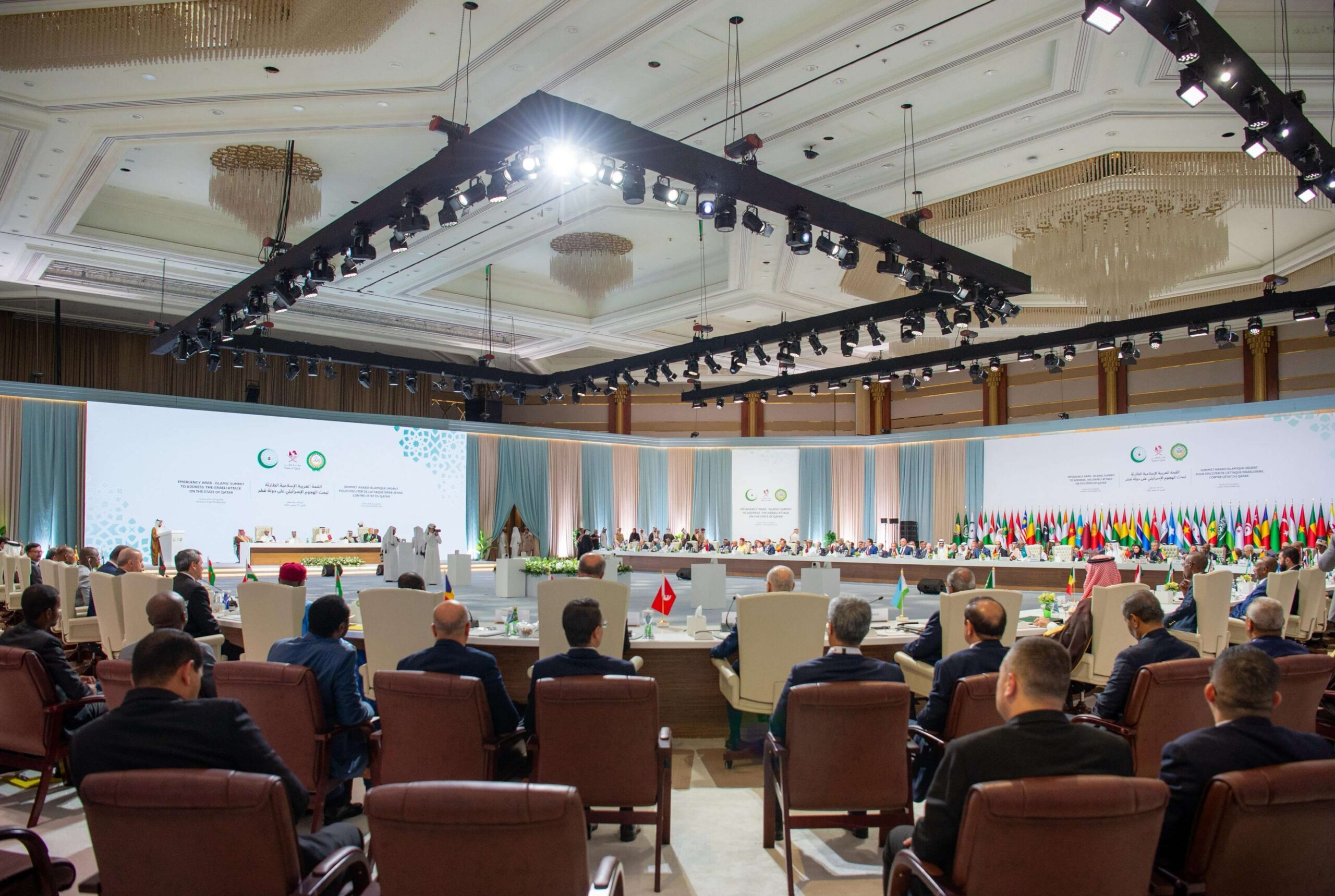 البيان الختامي لقمة الدوحة الاستثنائية: استهداف قطر هو عدوانٌ على كل العرب والمسلمين.. وصمت العالم شرعنةٌ لجرائم إسرائيل التي تهدد بجر المنطقة إلى مواجهة وجودية