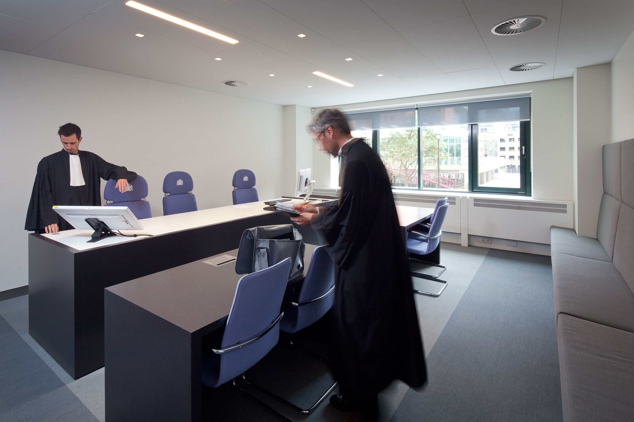  القضاء الهولندي يتهم مُترجما في جهاز استخباراتي بتسريب 46 تيرابايت من الوثائق الحساسة إلى المغرب.. هل تكون بداية أزمة جديدة مع الرباط؟ 