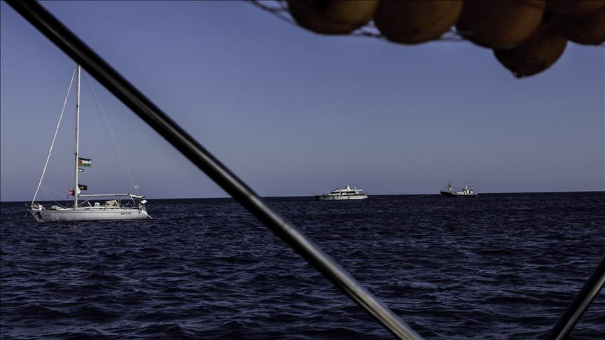  "أسطول الصمود" العالمي لكسر الحصار على غزة على بُعد 825 كلم من شواطئها.. ومسيّرتان تهددانه 