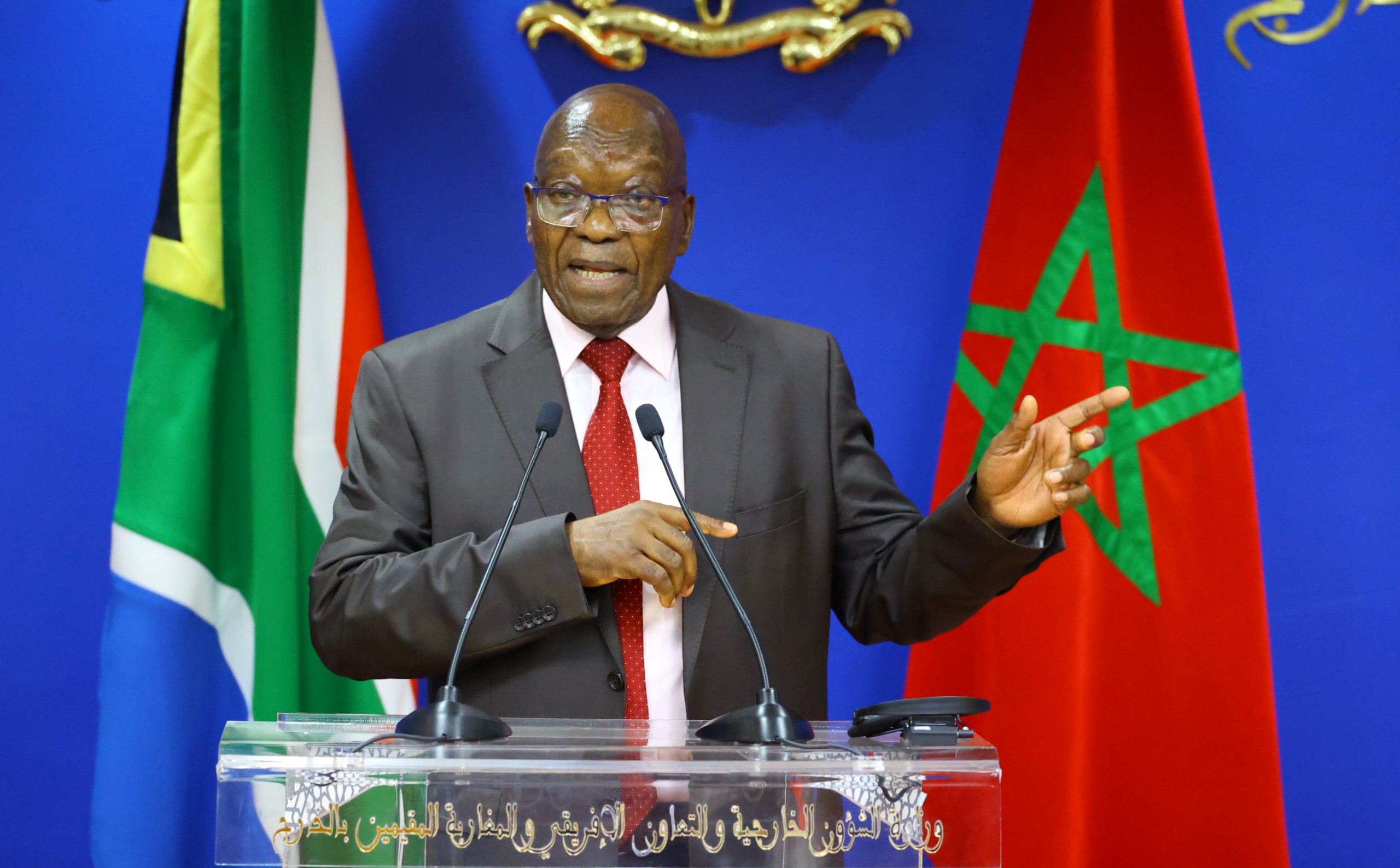  جنوب إفريقيا تعلم اعتزامها استدعاء القائم بأعمال السفارة المغربية.. أزمةٌ حول "العلم" أم "صدمةٌ" من دعم زوما لسيادة المملكة على الصحراء؟ 