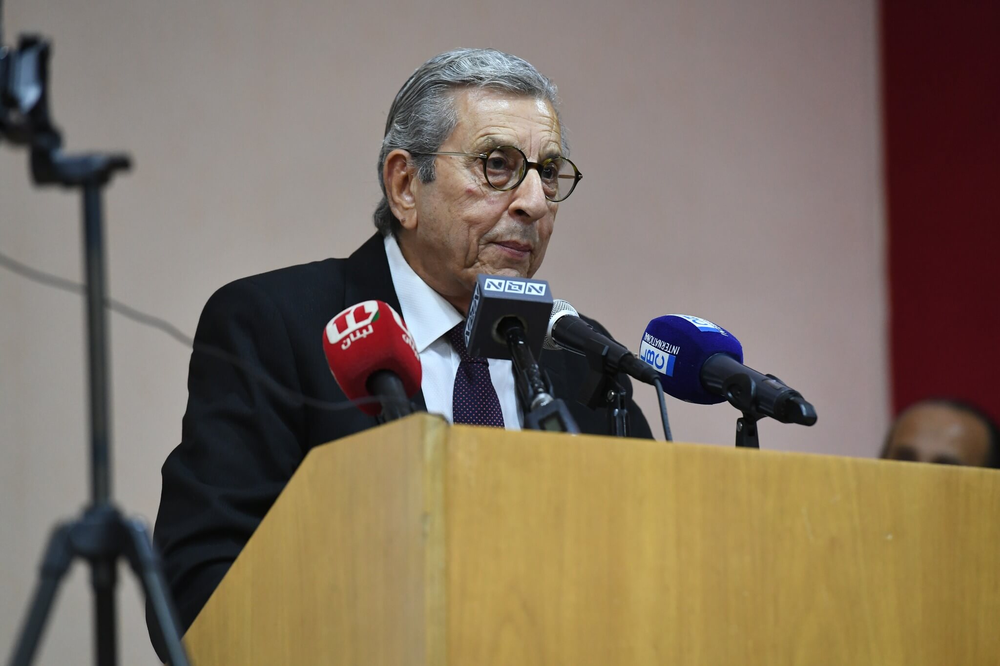  تفاديا لأزمة دبلوماسية مع واشنطن.. الجزائر تُعفي سفيرها لدى لبنان بسبب تصريحات مسيئة لترامب 