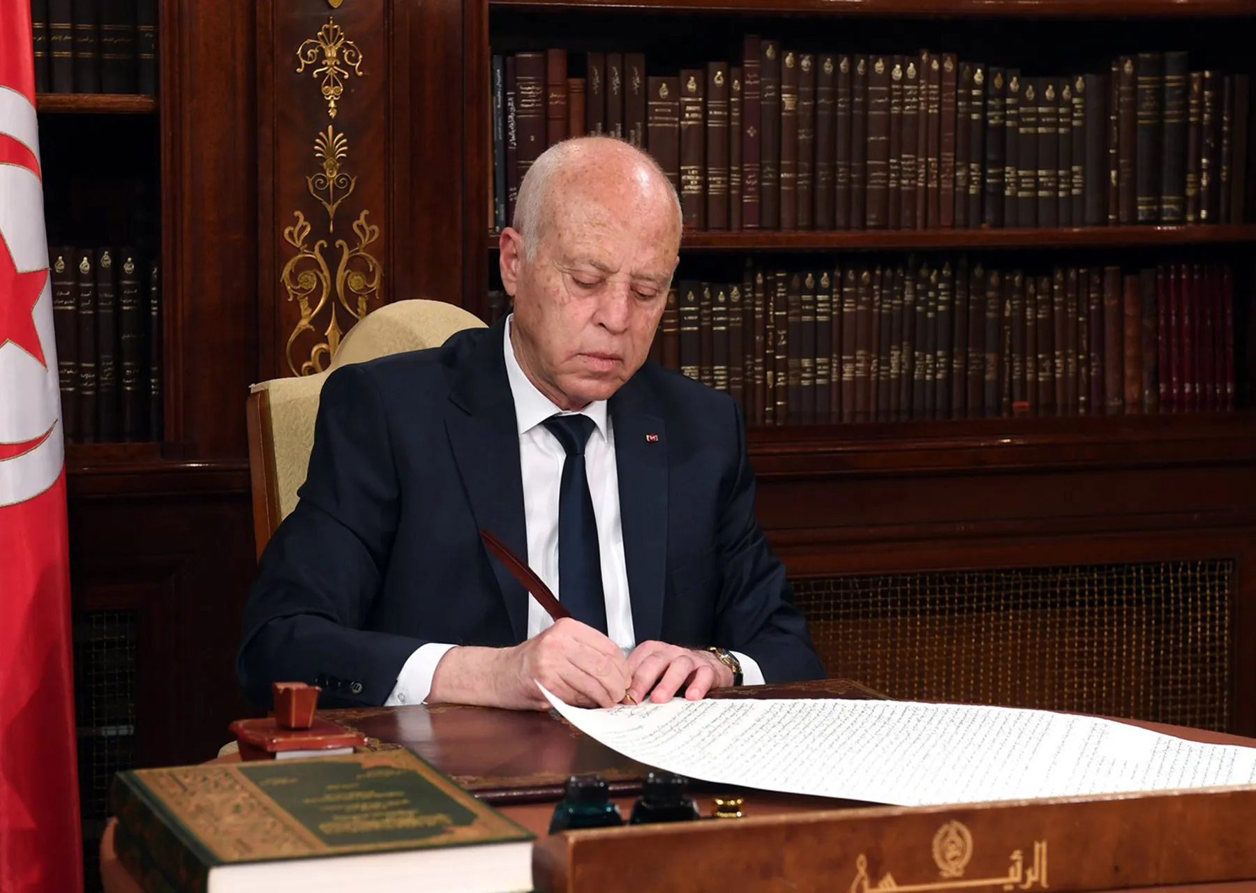 السلطات التونسية تعلق نشاط أحد أبرز منظمات المجتمع المدني بعد انتقادها الرئيس سعيد