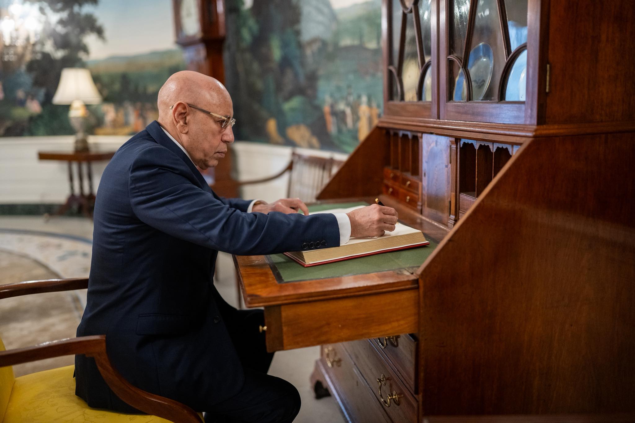 بعد اختلاس أزيد من مليار دولار من أموال الدولة.. موريتانيا تُقيل عشرات المسؤولين وتفتح تحقيقات موسعة في ملفات فساد