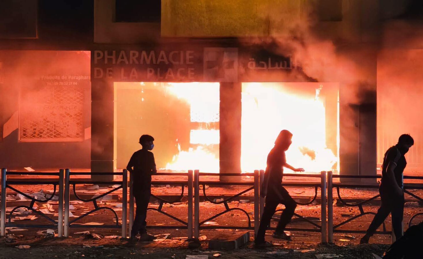 إحراق ممتلكات في وجدة وأبناك في إنزكان وفوضى في الصخيرات.. وإصابات خطيرة بين المحتجين ورجال الأمن