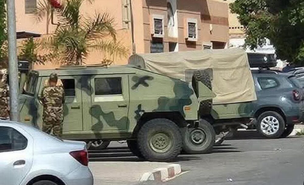  انتشار وحدات من الدرك الحربي بالقليعة بعد أحداث دامية خلفت ثلاثة قتلى إثر محاولة اقتحام مركز للدرك الملكي 