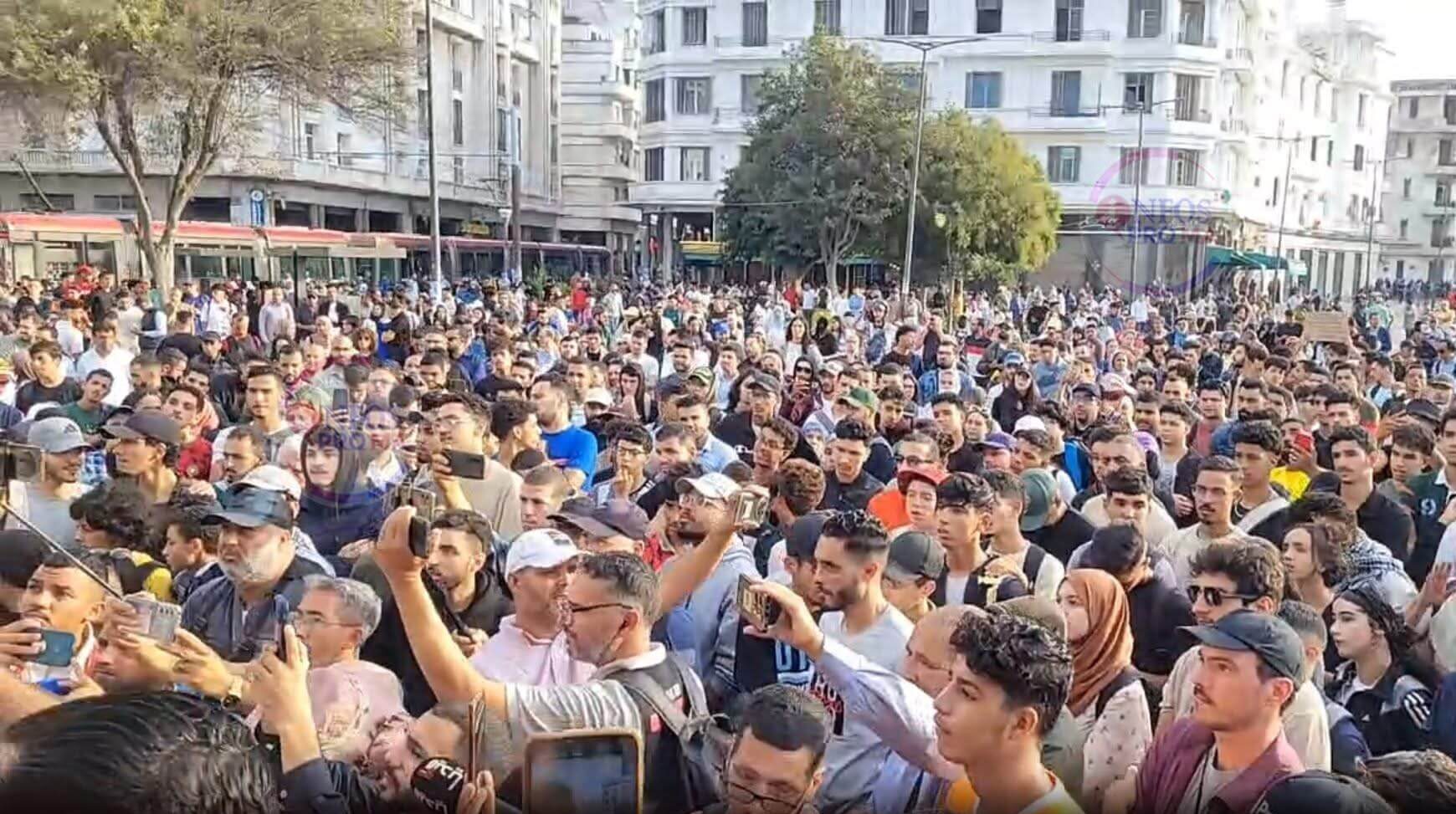  في ساحة مارشال.. شباب جيل Z يطالبون برحيل أخنوش ويشددون على سلمية احتجاجاتهم 