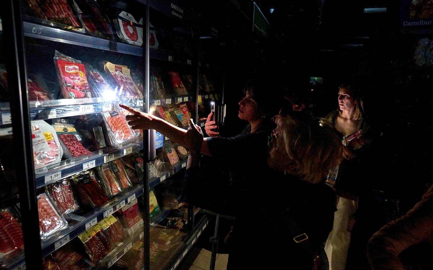  الكشف عن سبب الانقطاع الشامل للكهرباء في إسبانيا والبرتغال 