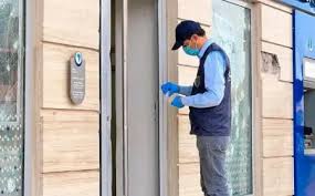 الشرطة العلمية تباشر رفع البصمات داخل وكالات بنكية للوصول إلى مخربيها