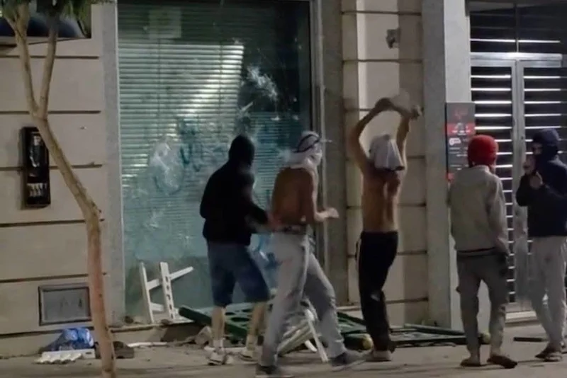  احتجاجات "جيل Z".. الفرقة الوطنية تشن حملة واسعة وتعتقل ملثمين داخل منازلهم شاركوا في التخريب وإضرام النار  