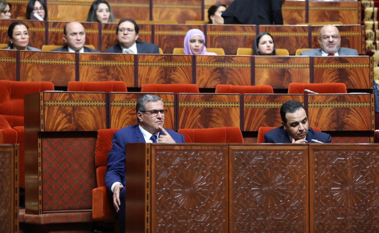 البرلمان يواجه حكومة أخنوش بـ35 سؤالا حارقا.. وزراء التعليم والعدل والرقمنة في مواجهة إرث احتجاجات "جيل Z" وغضب الشارع