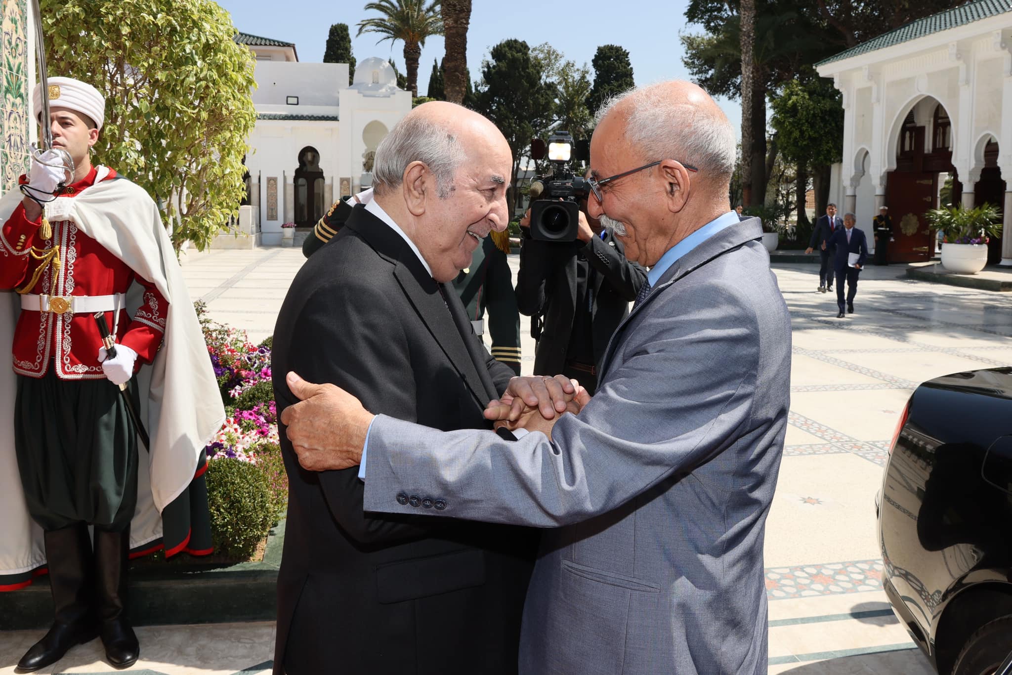 القيادي السابق في البوليساريو البشير الدخيل لـ"الصحيفة": بيان الجبهة متدنٍّ من حيث الصياغة والكتابة ويتحدث باسم الجزائر لا الصحراويين