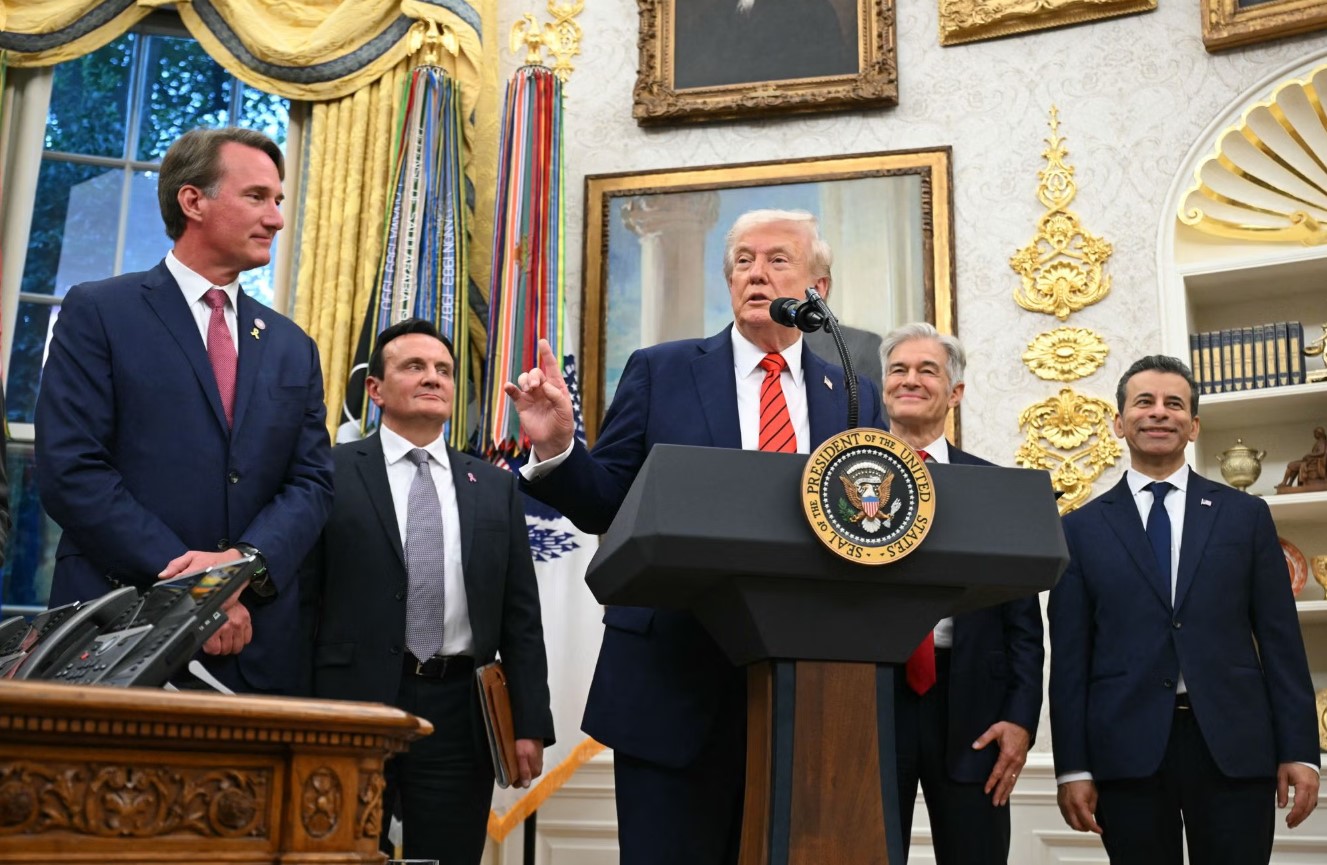  ترامب يمنح شركات الأدوية العملاقة إعفاءات ضريبية مقابل خفض أسعار منتجاتها في أمريكا 