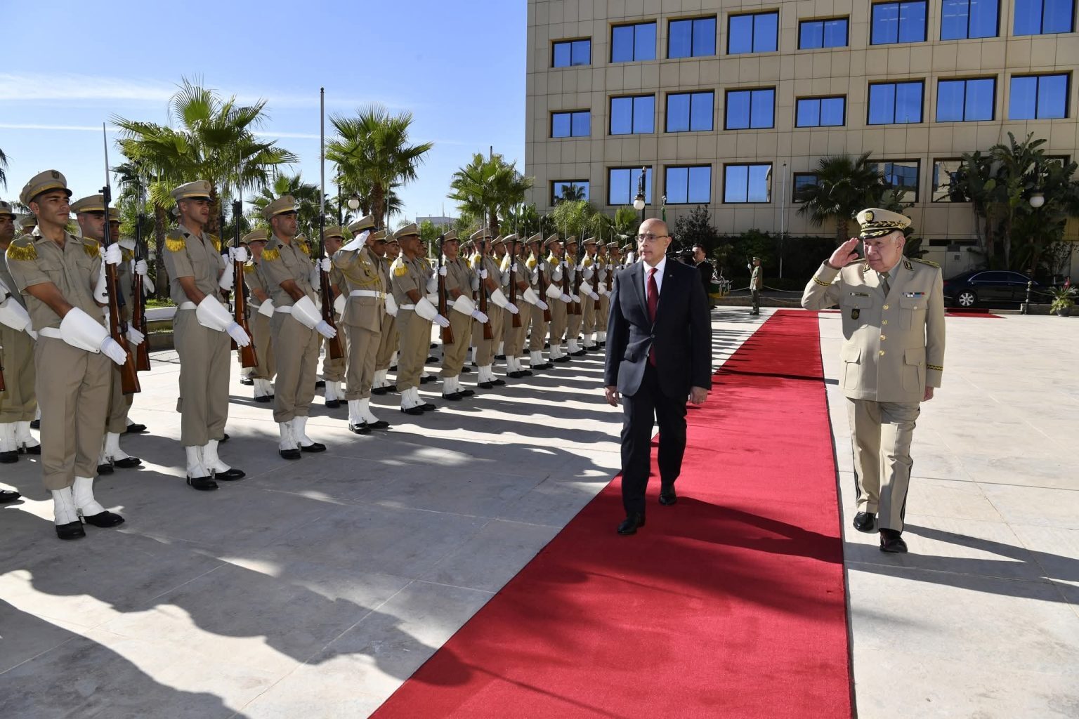  الجزائر وتونس توقعان اتفاقية "دفاع مشترك" رغم أن الفرق بين ميزانيتهما العسكرية 18 ضعفا 