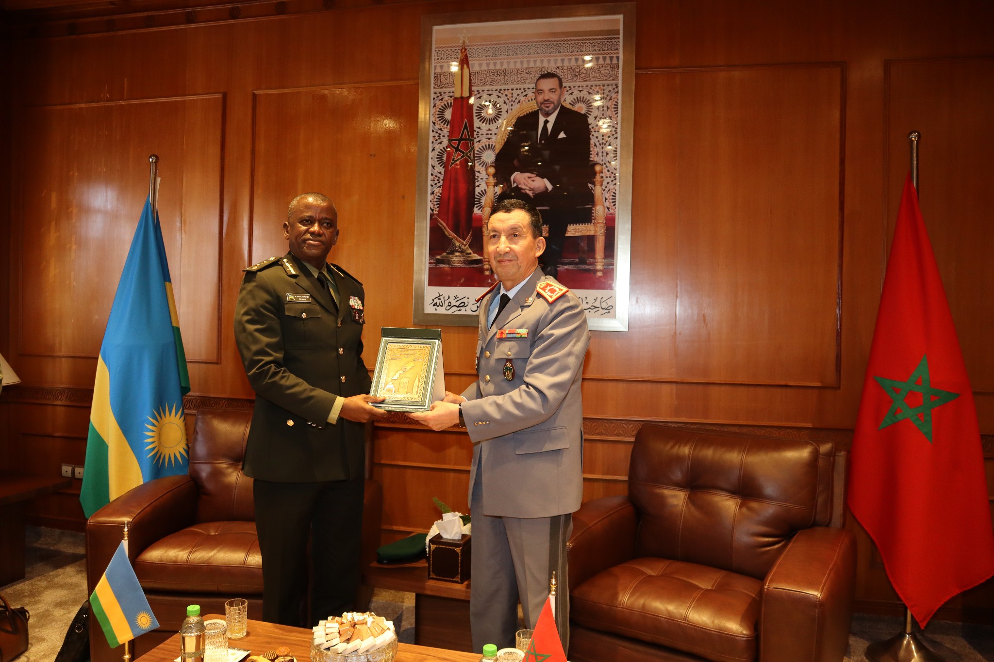 المفتش العام للقوات المسلحة الملكية يستقبل رئيس أركان القوات البرية الرواندية