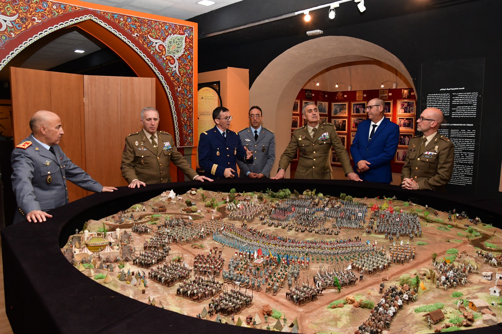 وفد عسكري إسباني يحل بالمغرب ويزور معهد التاريخ والثقافة العسكرية