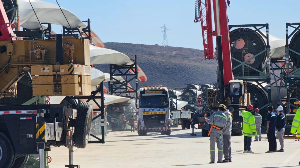  وسط مخاوف جزائرية وإسبانية من فرض "الهيمنة" المغربية على غرب المتوسط.. بدء التشغيل الجزئي لميناء الناظور الجديد بتصدير توربينات صينية 