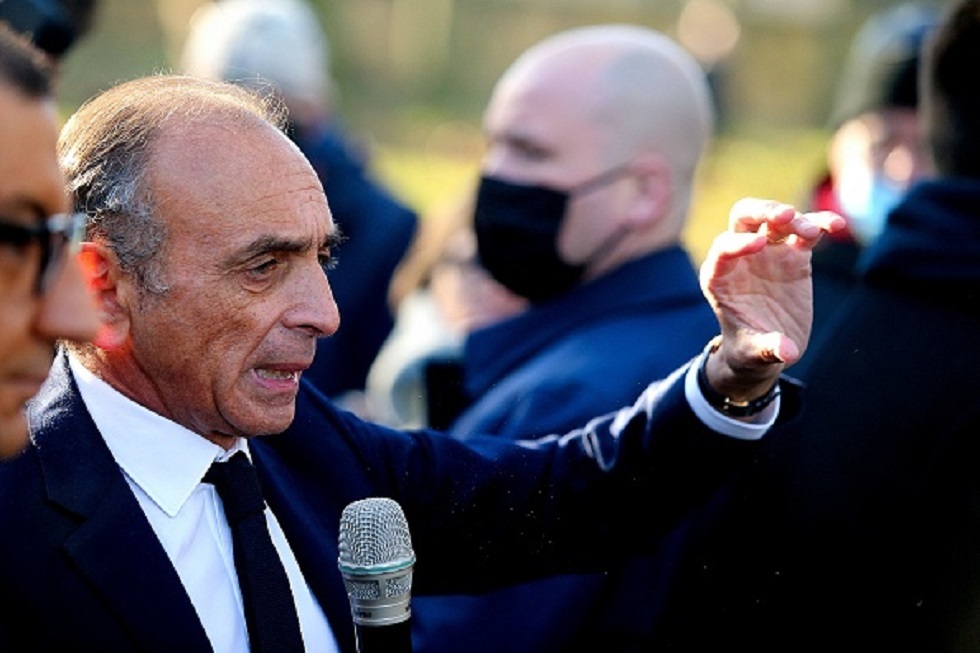  إيريك زمور يهاجم وزير الداخلية لوران نونيز ويتهمه بالتراجع عن “الحزم الفرنسي" في مواجهة الجزائر ويدعو إلى وقف منح التأشيرات للجزائريين 