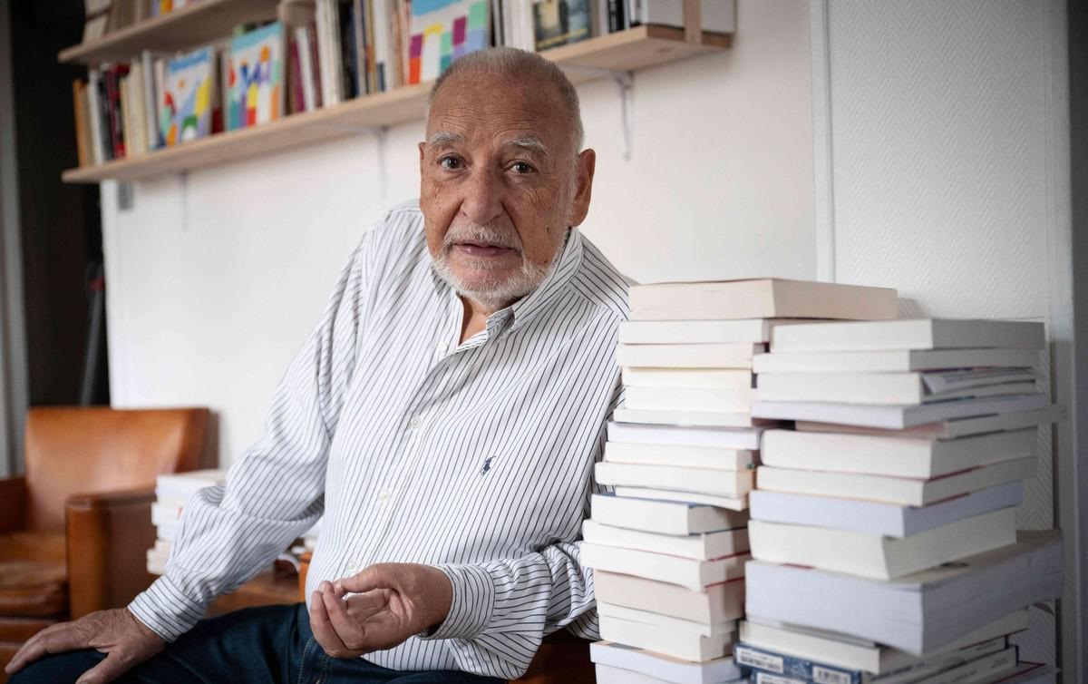  الطاهر بن جلون: صنصال قال لي إنني محظوظ لكوني مغربيا وأن حظه سيء لأنه جزائري.. والتصريحات التي تسببت في سجنه حقائق تاريخية 