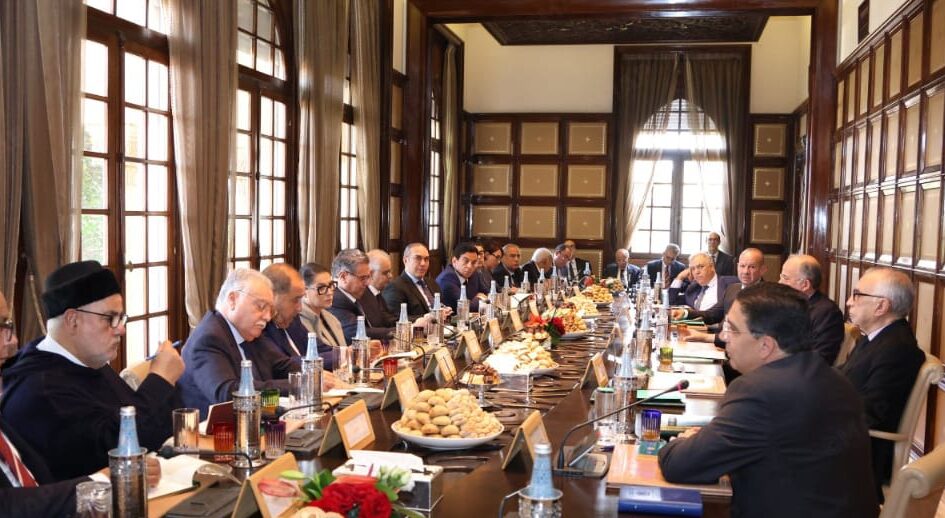 الأحزاب "صامتة" بعد اجتماع قادتها مع مستشاري الملك حول تفصيل مبادرة الحكم الذاتي في الصحراء.. متطلبات "السرية" أم "تحفظٌ" اختياري؟