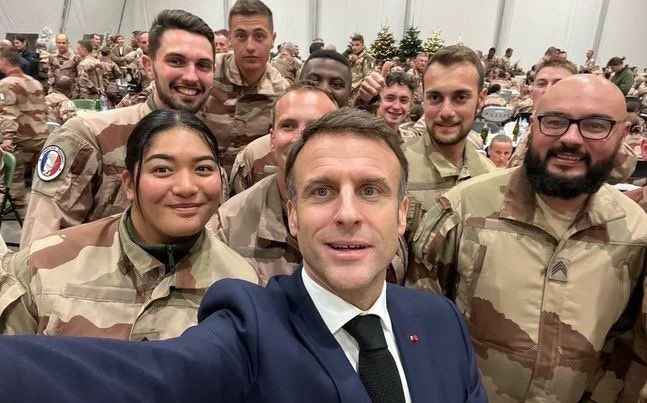  ماكرون يطلق خدمة عسكرية طوعية للشباب لتعزيز الجاهزية في ظل التوترات الأوروبية مع روسيا 