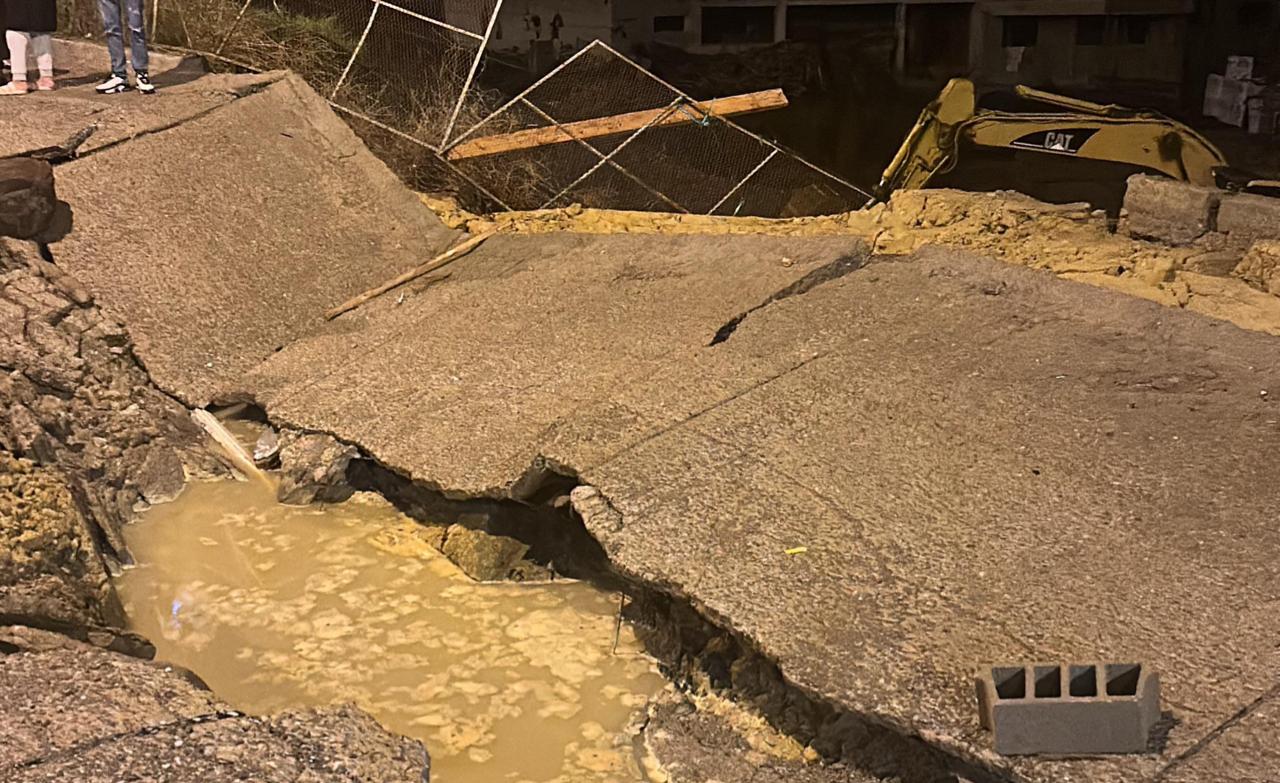 الأمطار الغزيرة تتسبب في هبوط أرضي وسط حي سكني بطنجة