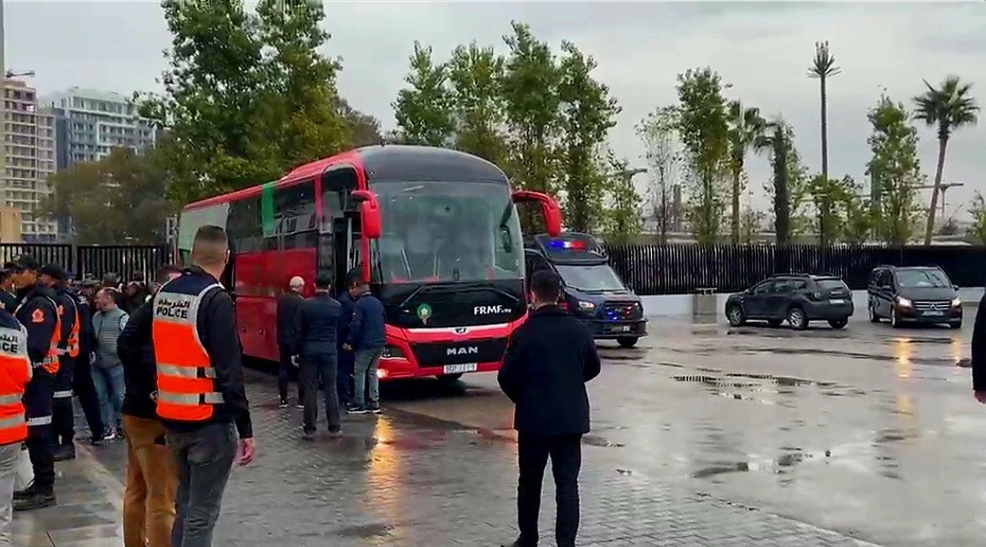  المنتخب المغربي يصل إلى طنجة عبر "البراق" استعدادا لودية افتتاح الملعب الكبير 