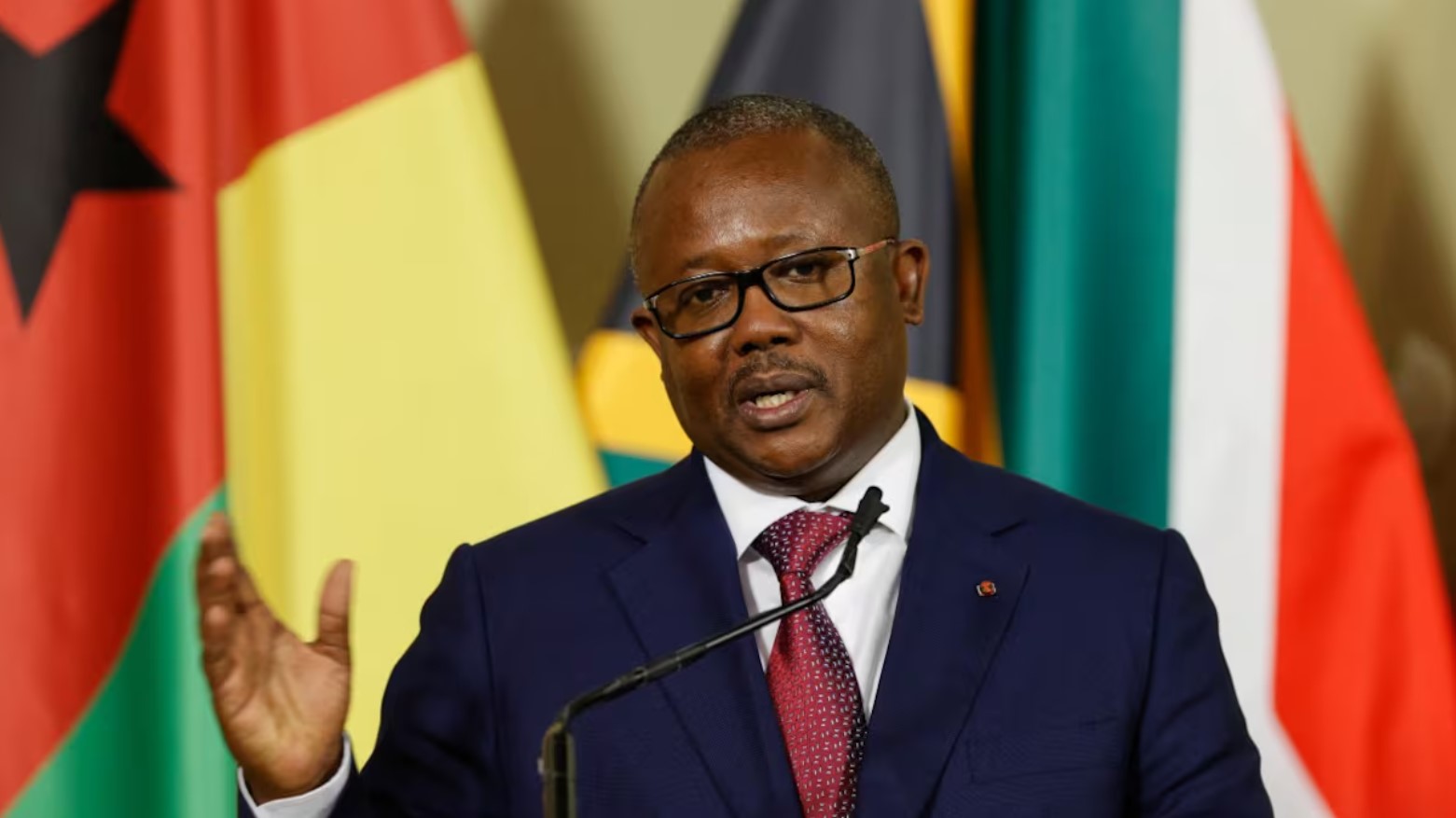 الجيش يعتقل رئيس غينيا بيساو بعد ساعات من إعلان فوزه بولاية جديدة