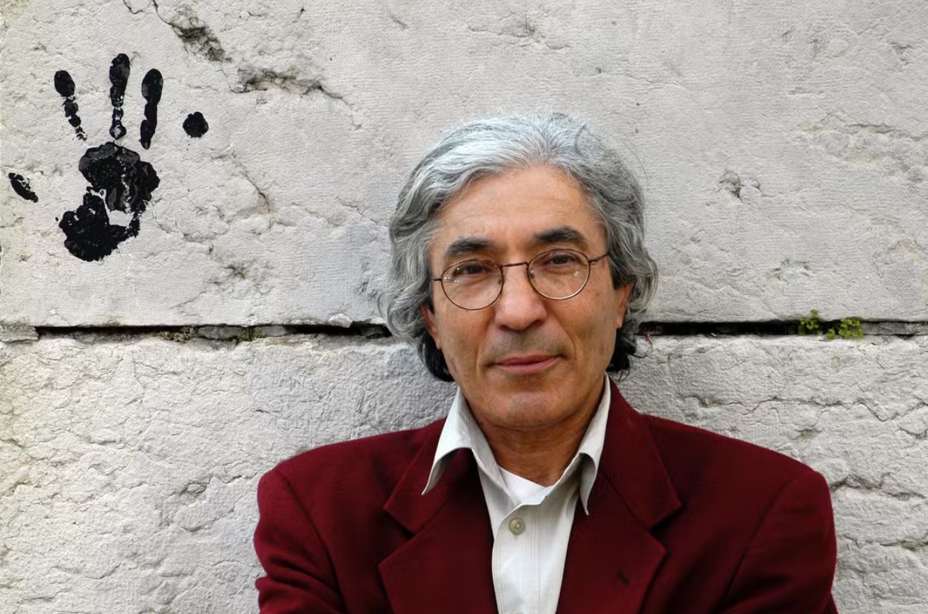 في ظل استمرار سجن الصحافي كريستوف غيليز وإصرار اليمين الفرنسي على "تشديد اللهجة".. هل يُشكل العفو عن بوعلام صنصال بداية انفراج دبلوماسي بين باريس والجزائر؟