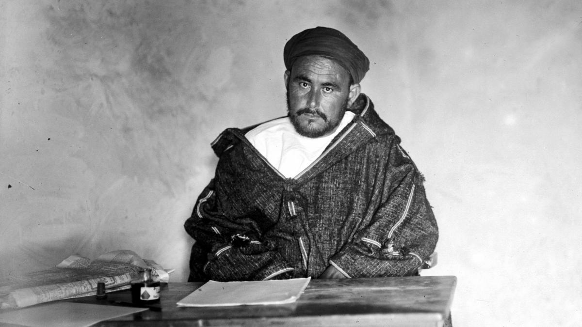 علم عبد الكريم الخطابي يُباع في مزاد فرنسي بـ40 ألف أورو.. والمُشتري مغربي