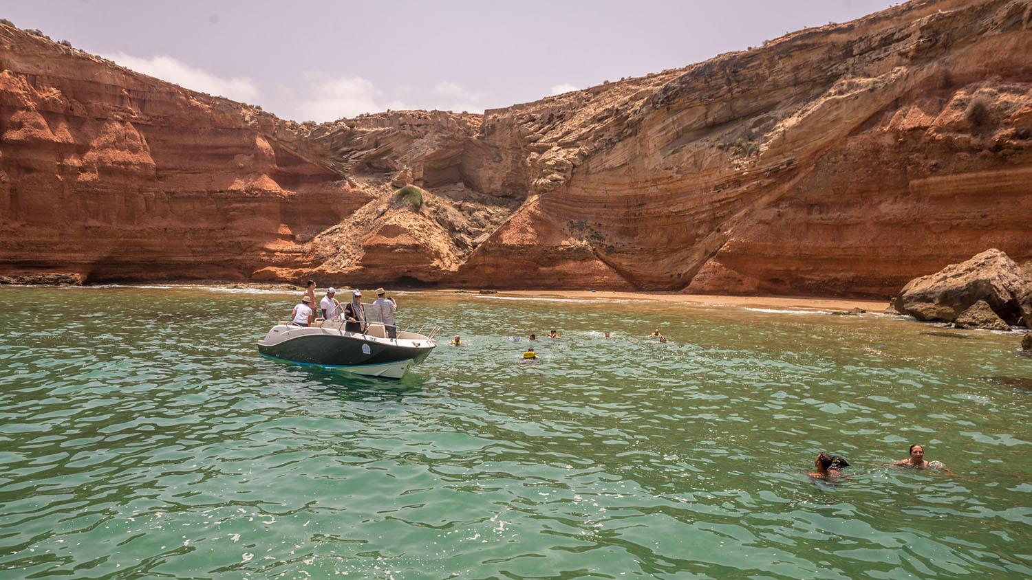  حين يهمس الريف والبحر في "راس الما".. فسيفساء طبيعية تمتد أمام الزائرين محفوفة بطيبة وكرم أهل "كبدانة" 