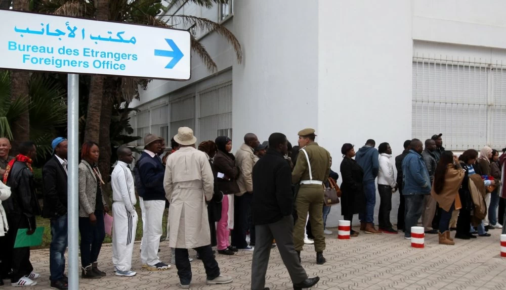 تقرير حقوقي: تدفّق 6000 مهاجر غير نظامي من الجزائر إلى المغرب عبر الحدود "المُغلقة".. وإيداع 4380 إفريقيا طلب لجوء إلى المغرب خلال سنة واحدة