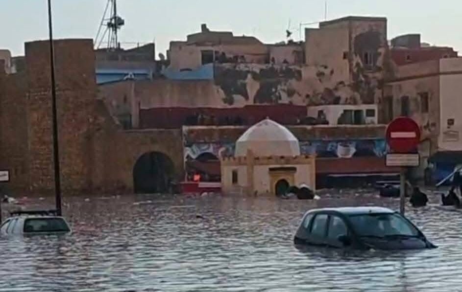 الفيضانات بآسفي تودي بحياة 7 أشخاص وتغمر 70 منزلا ومحلا تجاريا وجرف 10 سيارات وتضرر مقاطع طرقية