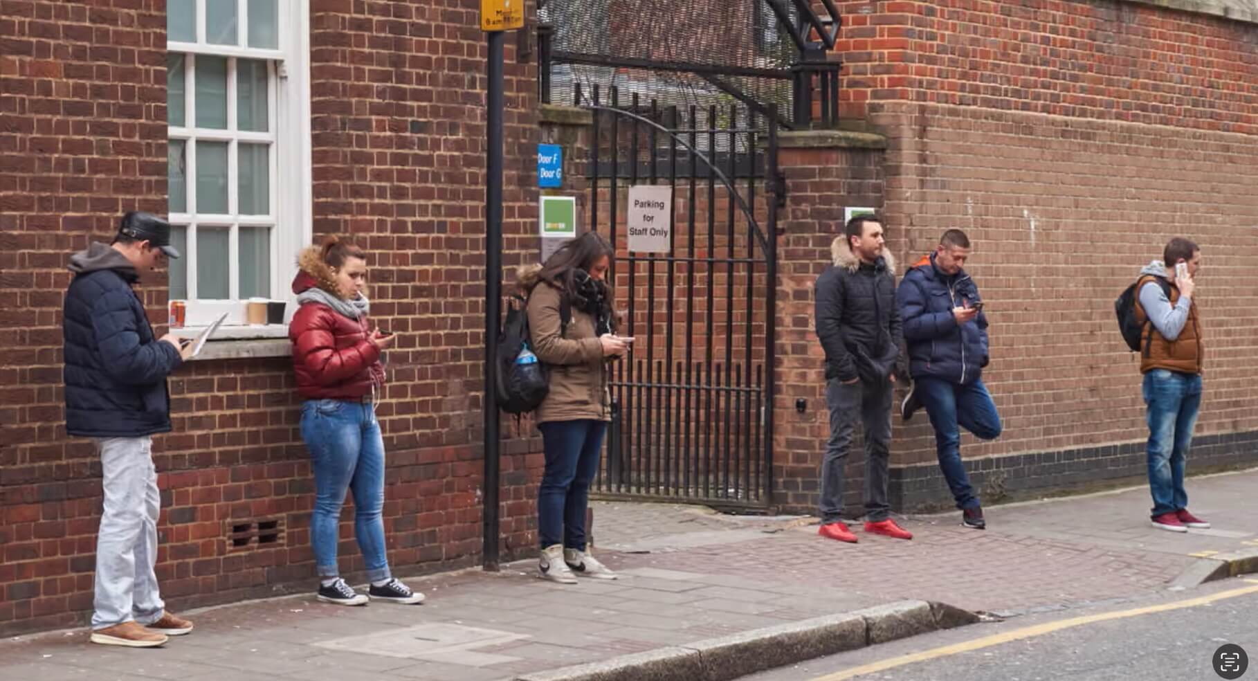 الحكومة البريطانية تلوح بقطع إعانات البطالة لمواجهة عزوف الشباب عن العمل