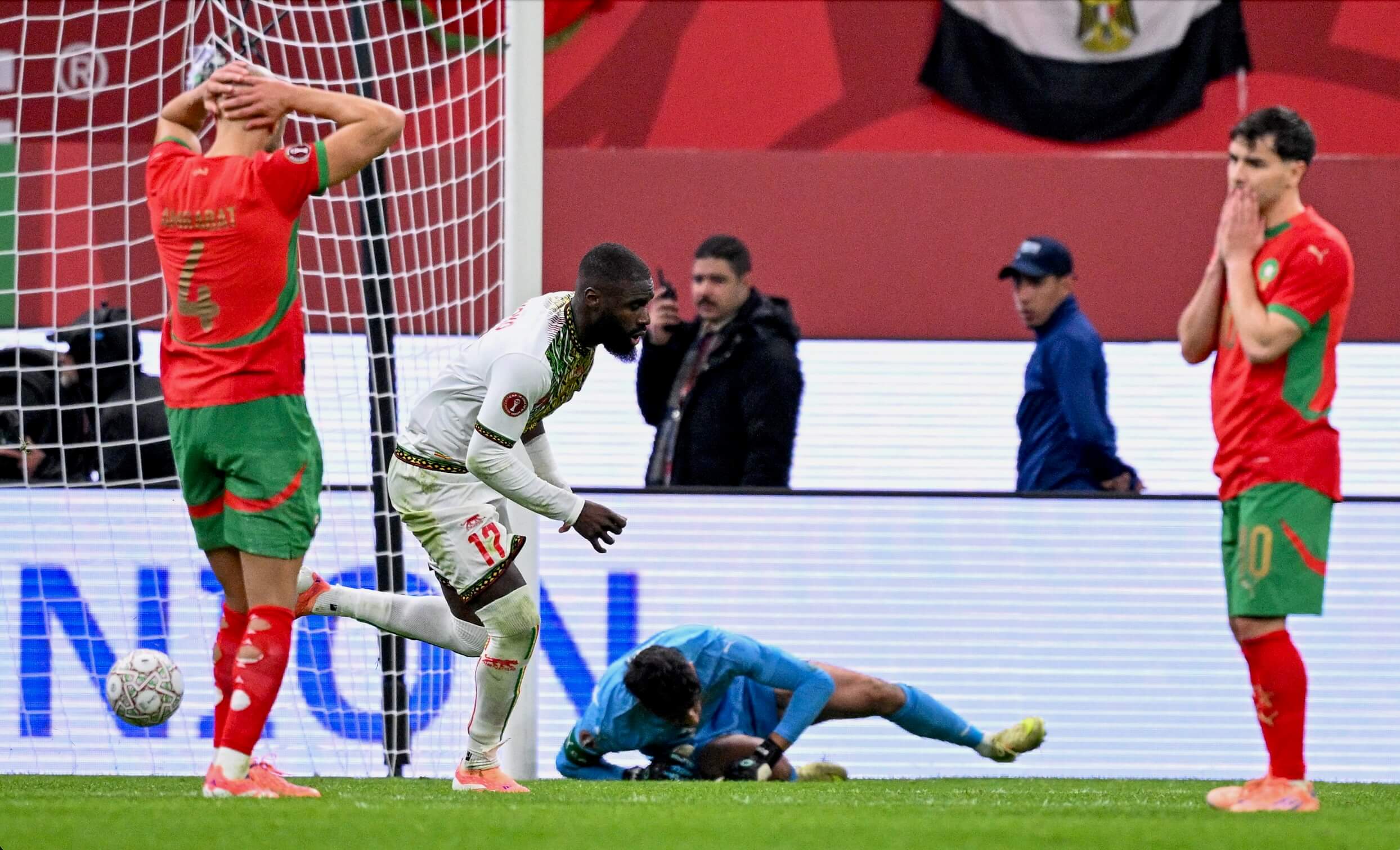  إخراج دياز وأوناحي من الملعب.. "الخطأ القاتل" لوليد الركراكي أمام مالي في ثاني مباريات المنتخب في "الكان" 