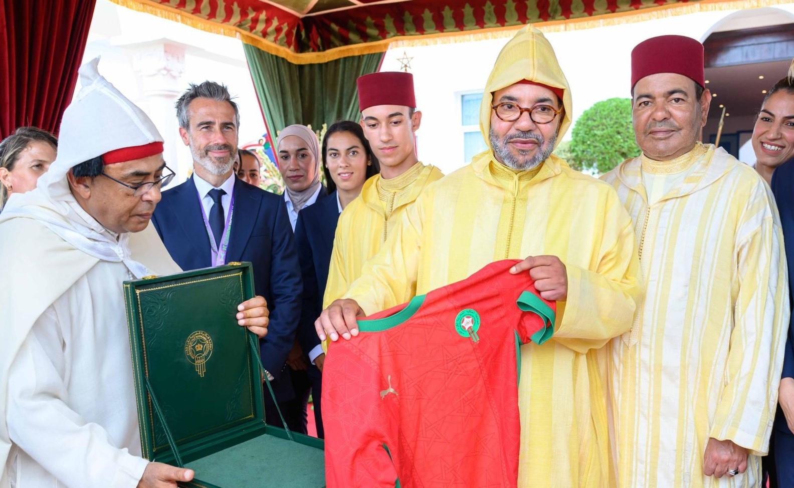 الملك للمنتخب المغربي: نبعث لكم بأحر عبارات التهنئة عقب فوزكم الرائع بكأس العرب