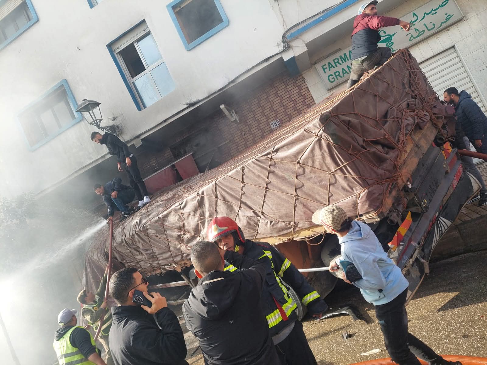 انقطاع فرامل شاحنة يسبب فاجعة مرورية في الفنيدق ويؤدي إلى إصابات وخسائر مادية كبيرة