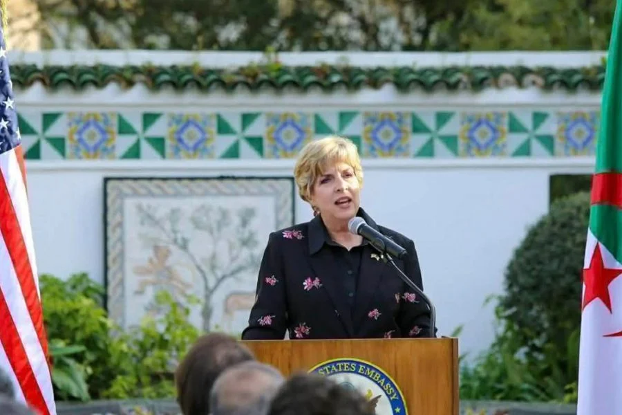  بسبب أجندة "أمريكا أولا" التي تتضمن حل نزاع الصحراء.. ترامب يتجه لتعيين سفراء جدد يحملون توجهاته السياسية في عدد من البلدان من ضمنها الجزائر 