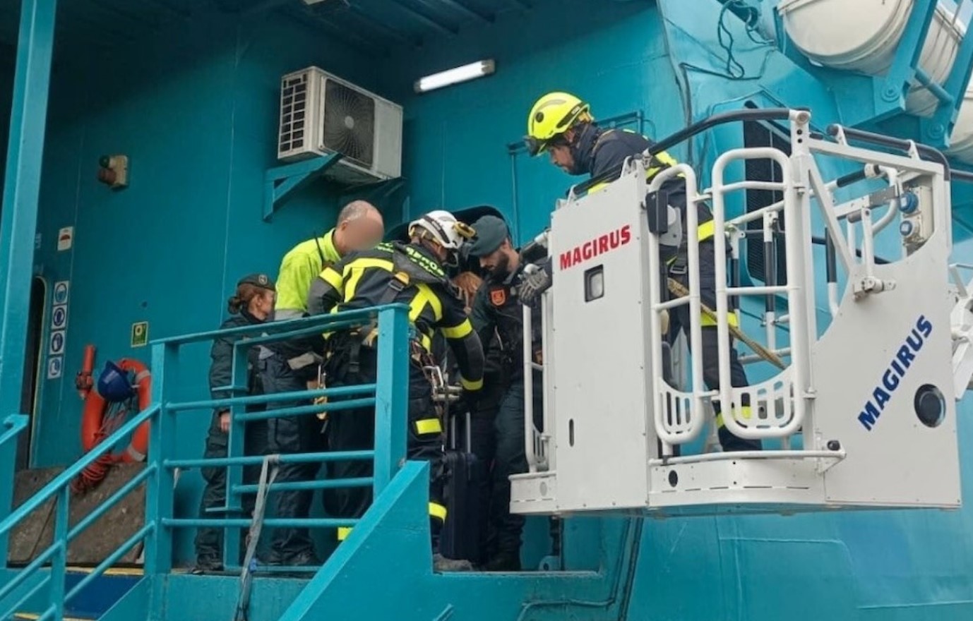  إجلاء ركاب باخرة تربط طنجة بطريفة بعد عطب تقني في محركها 