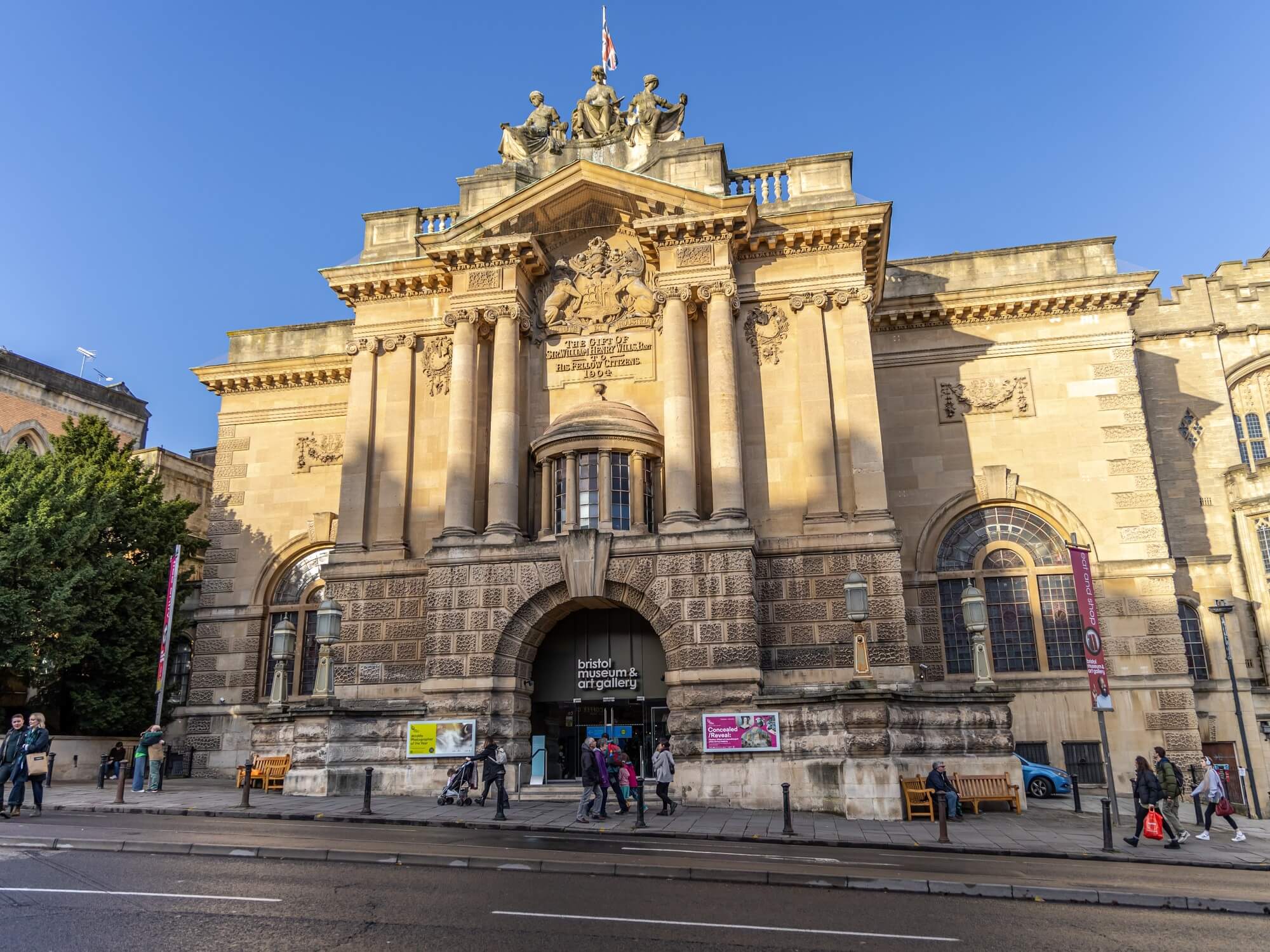  بريطانيا تعترف بسرقة 600 قطعة ذات قيمة كبيرة من متحف بريستول 