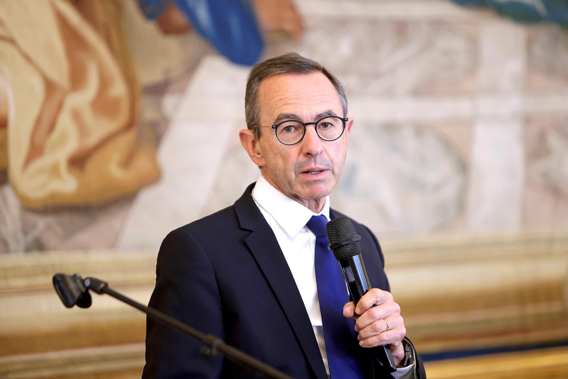 روتايو يعود إلى الواجهة مُطالبا بإنهاء "العلاقة غير المتوازنة" بين فرنسا والجزائر بعد تثبيت الحكم على الصحافي غليز بسبع سنوات