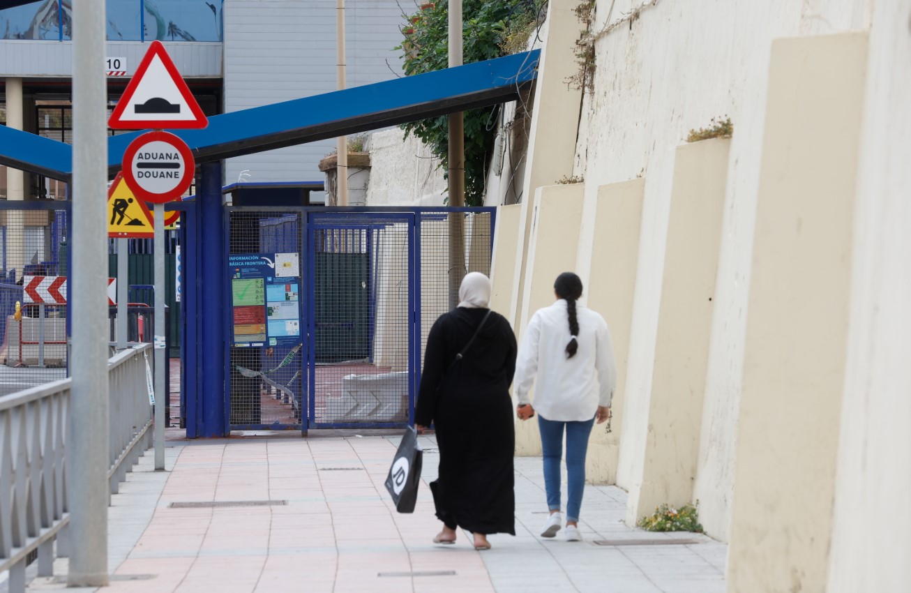 التحقيق مع موظفين بمركز تجاري في سبتة بسبب عبارات مسيئة للمغاربة