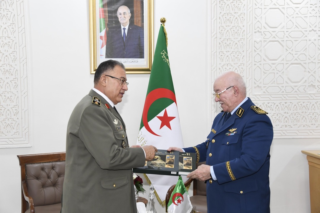  مخاوف متصاعدة في تونس بعد تسريب وثيقة تتحدث عن ترتيبات دفاعية قد تتيح تدخّل الجيش الجزائري لحماية "النظام في تونس" 