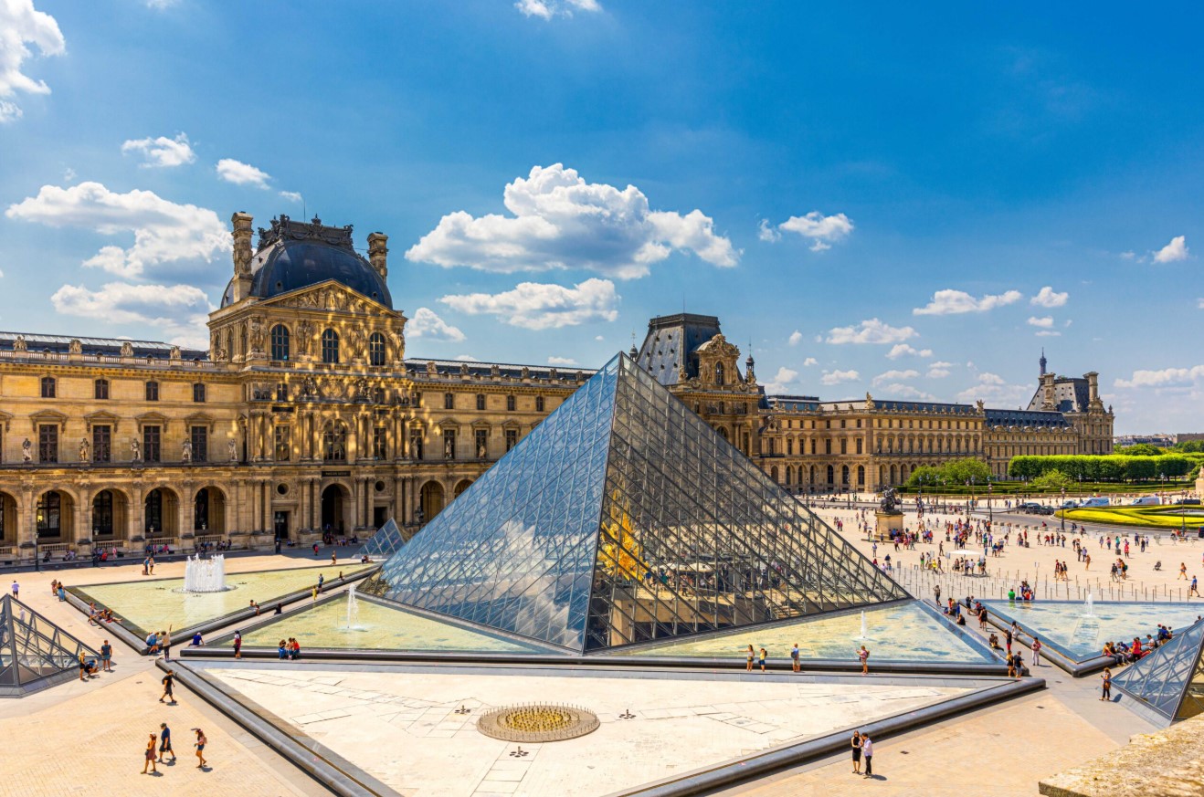 متحف "اللوفر" يُغلق أبوابه بسبب إضراب موظفيه احتجاجا على ضعف الأجور