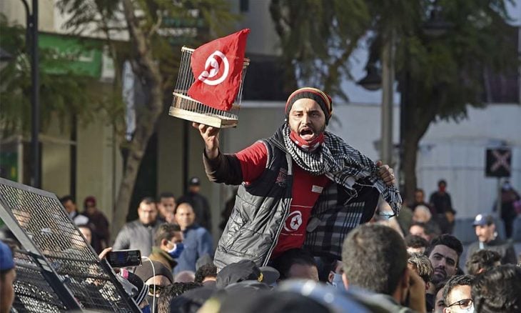 منظمة العفو الدولية تطالب تونس بإسقاط تهم متابعة نشطاء إنسانيين وتحذر من تجريم العمل مع اللاجئين