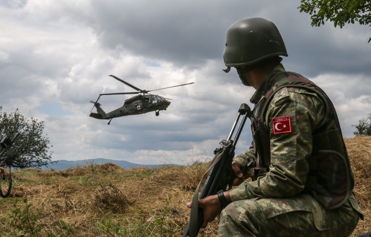 وزارة الدفاع التركية تُعلن إسقاط طائرة اقتربت من مجالها الجوي