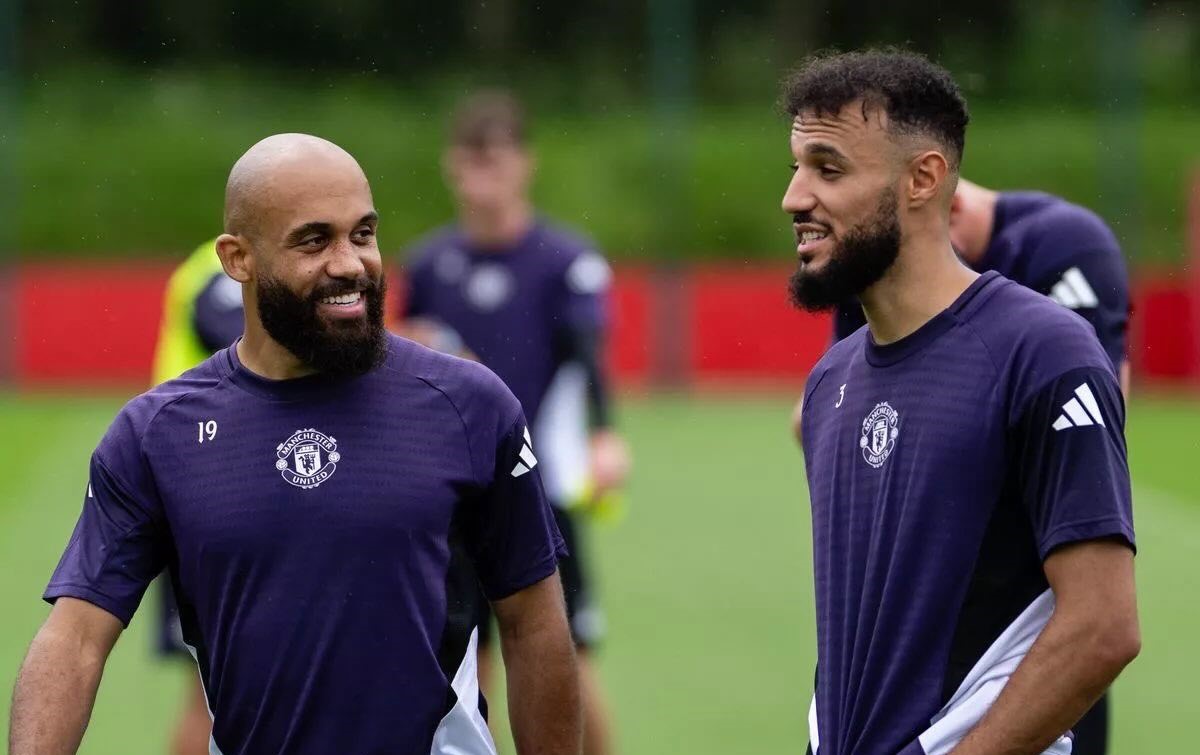  مزراوي ضد مبويمو.. صدام بين نجمي مانشستر يوناتيد بنكهة إفريقية خالصة 