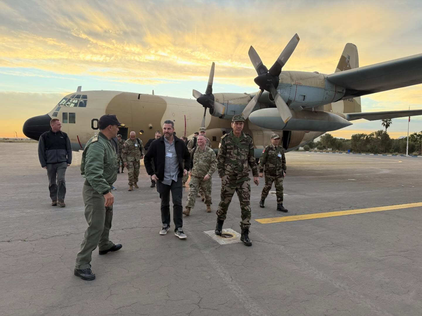  نائب مساعد وزير الحرب الأمريكي يزور القاعدة الجوية في ابن جرير 