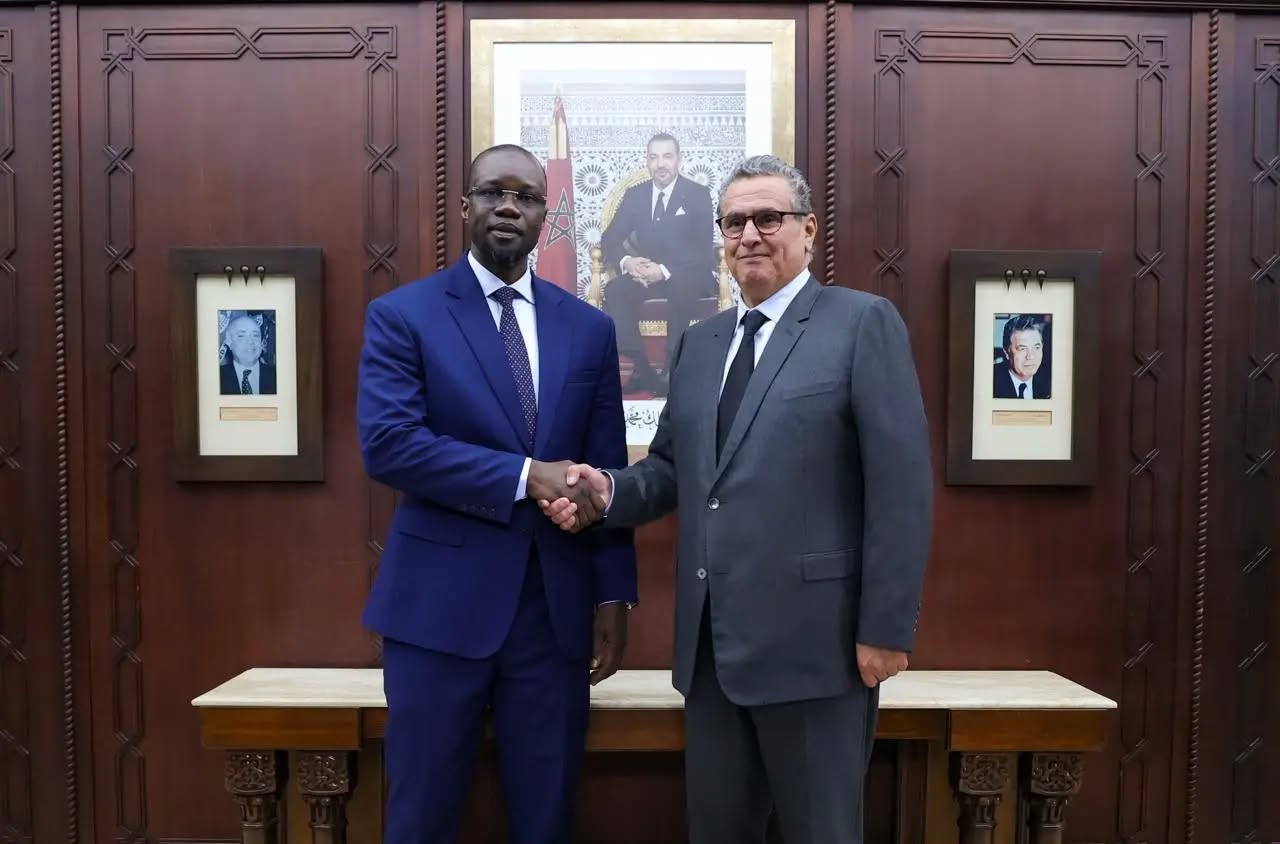  الوزير الأول السنغالي: زيارتي للرباط ليست لتهدئة ما بعد نهائي "الكان" بل للارتقاء بالشراكة بين بلدينا.. والرياضة لا تختصر العلاقات التاريخية بين المغرب والسنغال 